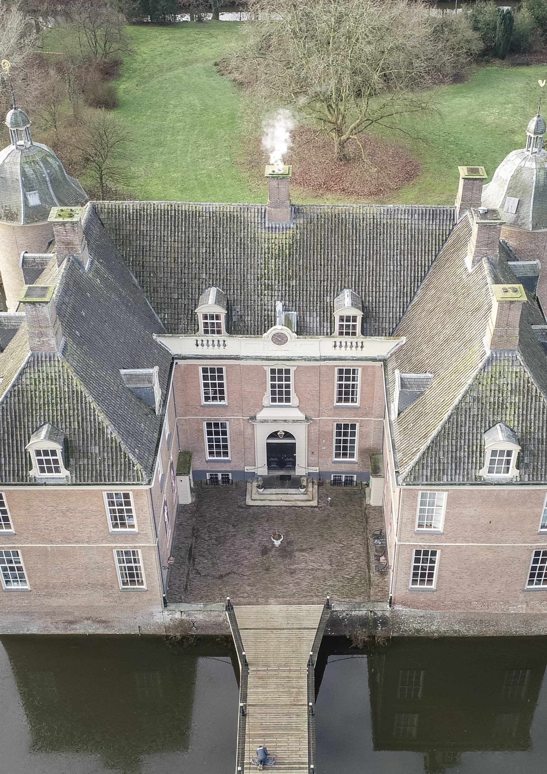 The roof of Slangenburg Castle revisited